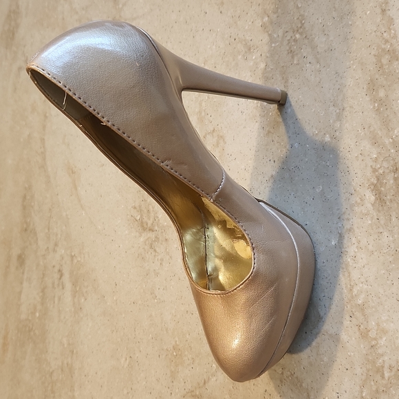 2010s Penny Loves Kenny size 8.5 gold/champagne platform heels - Picture 2 of 11